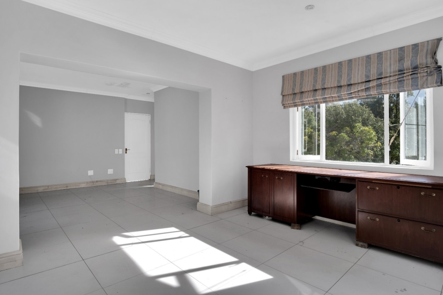 4 Bedroom Property for Sale in Wynberg Upper Western Cape
